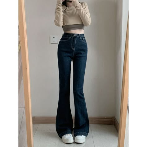 Black Flared Jeans Outfit Aesthetic, High Waist Flared Jeans Outfit, Clothes Flared Jeans, Fitted Pants Outfit Jeans, High Waisted Flared Pants, Big Flare Jeans, High Flare Jeans Outfit, How To Style Flared Jeans Aesthetic, High Waisted Flair Jeans