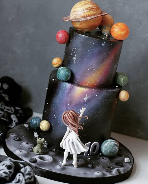 Galaxy Food, White Chocolate Martini, Food Desert, Planet Cake, Dessert Oreo, Galaxy Cake, Chocolate Martini, Classic Martini, Space Birthday Party