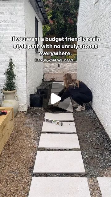 luxy___homes on Instagram: "Resin style path!! How beautiful dose this look? ✨😍  Follow @luxy___homes for more! By @mishkashoe  . . #easihold #gardenideas #musthaves #stonebinder #resinbinder #gardentips #diyresin #gardenpathsquilt #homeexterior #exteriors #exteriordesign" Side Yard Renovation, Simple Stepping Stone Path, Paving Paths Walkways, Side Paver Walkway, Rectangular Pavers Walkways, Side Pathway Ideas House, Backyard Walkway Landscaping, Side Of House Landscaping Ideas Pathways, Stepstone Pathway