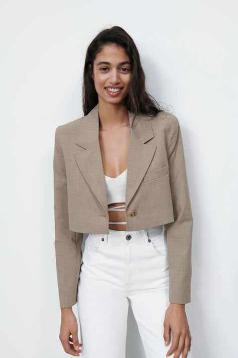 Zara Topstitched Cropped Blazer Crop Blazer Outfit, Cropped Blazer Outfit, Blazer Zara, Blazer Outfits Casual, Diy Vetement, Crop Blazer, Blazer Outfit, Elegante Casual, Crop Top Outfits