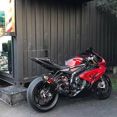 Double tap this #s1000rr @note jc Bmw Motorcycle S1000rr, Bike Aesthetic, Sport Motorcycle, Bmw S1000rr, Cafe Racing, Fast Bikes, Bmw Motorcycle, Modern Crafts, Super Bikes