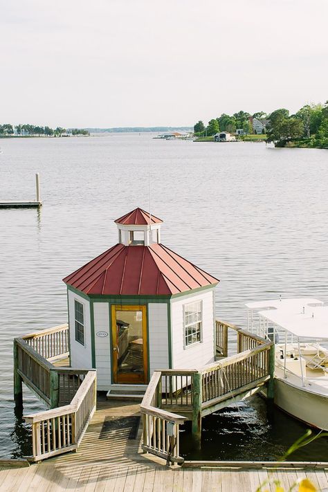 Set on its own peninsula in the charming town of Irvington on Virginia's Northern Neck, Tides Inn offers an idyllic retreat with stunning views of the Rappahannock River and plenty of southern charm. #tidesinn #thetidesinn #thetidesinnvirginia #irvington #virginia #northernneck #south #southern #hotel #inn #familytravel #familytravelgoals #familytraveling #kiwicollection #carewhereyoustay Irvington Virginia, Hotel Inn, Family Friendly Hotels, Southern Charm, Travel Goals, Classic American, Vacation Destinations, Kiwi, Family Travel