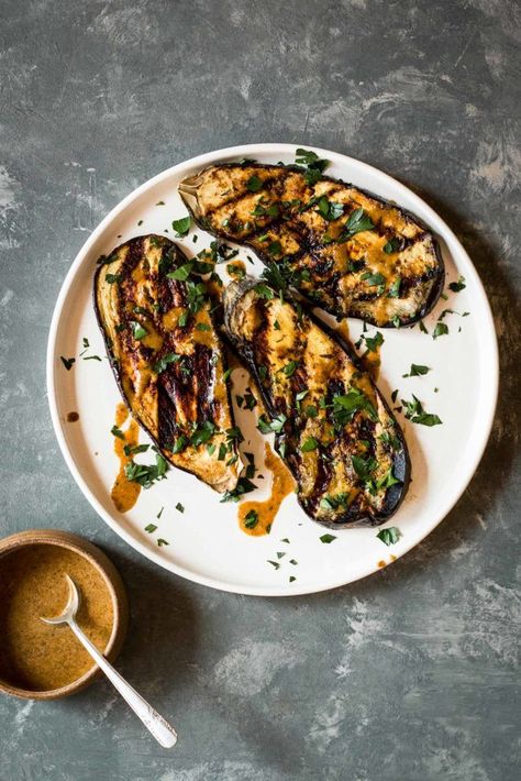 Jamaican Jerk Eggplant Steaks - Dishing Up the Dirt Eggplant Steak, Eggplant Steaks, Recipes Jamaican, Vegetarian Mains, Steak Dishes, Table Dinner, Jamaican Jerk, Grilled Eggplant, Spicy Food