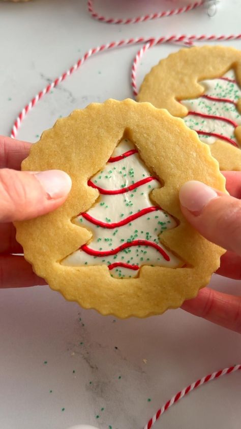 Buttercream Snowman Cookies, Sugar Cookie Christmas Tree Stacked, Homemade Little Debbie Christmas Trees, Buttercream Christmas Tree Cookies, Christmas Buttercream Sugar Cookies, 5 Star Cookies, Sugar Cookie Tree Decorating, Cookie Decorating Tree, Christmas Cookies Decorated Videos