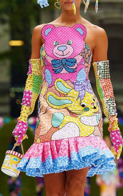 Moschino Outfit, Drag Outfits, Moschino Fashion, Drag Ideas, 2022 Runway, Runway Details, Oc Outfits, Quirky Fashion, Weird Fashion