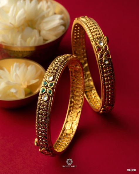 Gold Antique Bangles, Akshay Tritiya, Gold Kada, Kada Bangles, 22k Gold Bangles, Simple Bridal Jewelry, Antique Bangles, Cross Road, Gold Bangles For Women