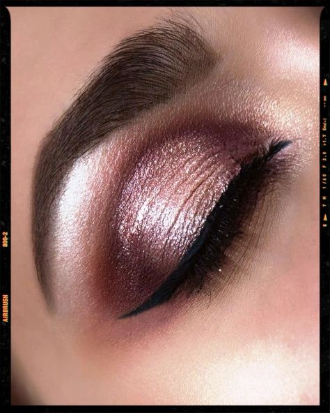 Rose Gold Eyeshadow Prom Makeup Ideas For Pink Dress, Rose Gold Eyeshadow Looks, Gold Eyeshadow Looks, Quinceanera Makeup, Quince Stuff, Rose Gold Eye Makeup, Rose Gold Eyeshadow, Rose Eyeshadow, Bronze Eyeshadow