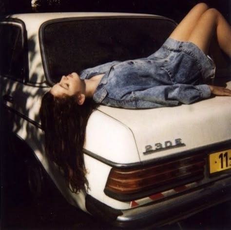 vintage everyday: '80s Automobiles: A Nostalgic Look Into Classic Cars in the Past Fotografia Grunge, Haircut Selfie, Photo Hijab, Grunge Pictures, Cute Hairstyle, Looking For Alaska, Fotografi Vintage, Hijab Girl, Foto Poses