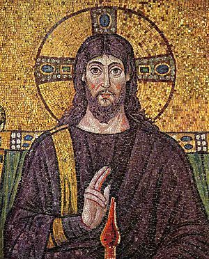 Cristo como pantocrátor (el que todo lo gobierna) en un mosaico de San Apolinar el Nuevo. Rávena. Mosaico bizantino del siglo VI. El nimbo crucífero y el gesto de la mano en bendición son representaciones convencionales de su divinidad. El fondo dorado expresa la eternidad. Ravenna Mosaics, Ravenna Italy, Art Timeline, Christ Pantocrator, Byzantine Mosaic, Sign Of The Cross, Peter Paul Rubens, Byzantine Art, Medieval Art