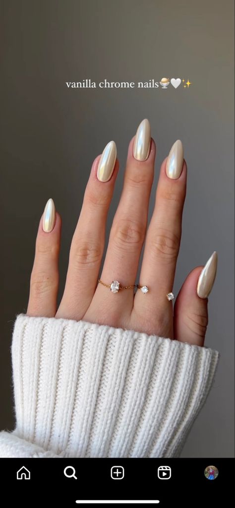 Women's Sports Shorts, Engagement Nails, Classy Acrylic Nails, Pearl Nails, Cute Gel Nails, Elegant Nails, Minimalist Nails, Women's Sports, Dream Nails