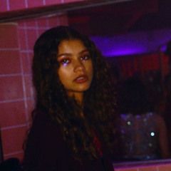 Vegas Makeup Ideas, Euphoria Icons, Aesthetic Picture Wall, Zendaya Model, Euphoria Rue, Photography Major, Makeup Moodboard, Rue Euphoria, Vegas Makeup