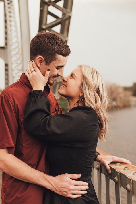 Couple Pose On Bridge, Couples Photoshoot Poses Bridge, Couples Photoshoot Homecoming, Couple On Bridge Photography, Couple Poses Bridge, Couple Photoshoot Bridge, Engagement Photos On A Bridge, Couples Photoshoot On Bridge, Bridge Couple Poses