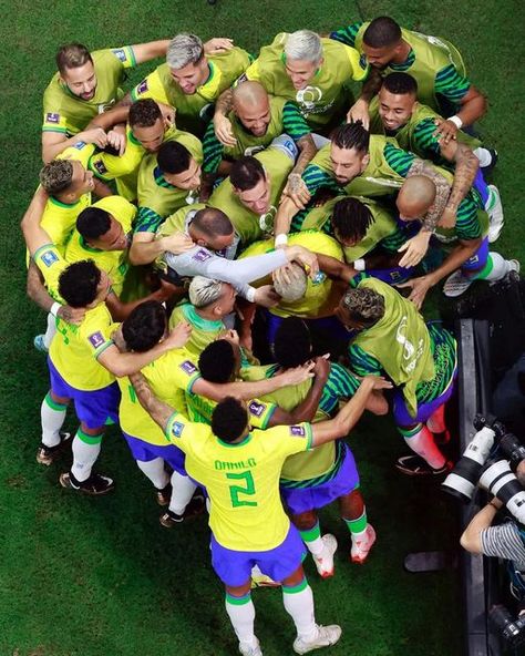 Brasil Football Aesthetic, Brazil National Team Wallpaper, Football Brazil, Alex Telles, Brasil Aesthetic, Brazil Team, Brazil Football Team, Brazil Football, Football Wags