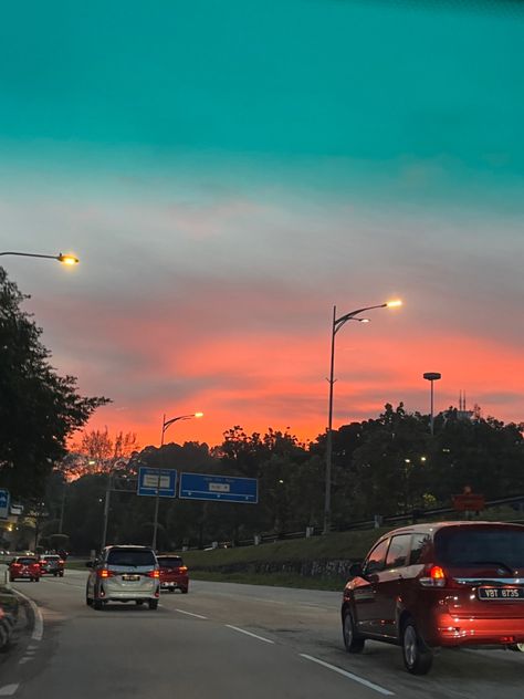 #sunrise #sunrisephotography #aesthetic #morning #morningvibes #malaysia #kualalumpur Sunset Malaysia Aesthetic, Malaysia View Aesthetic, Sunset Malaysia, Malaysia Kuala Lumpur, Aesthetic Morning, Morning View, Small Circle, Night Aesthetic, Sunrise Photography