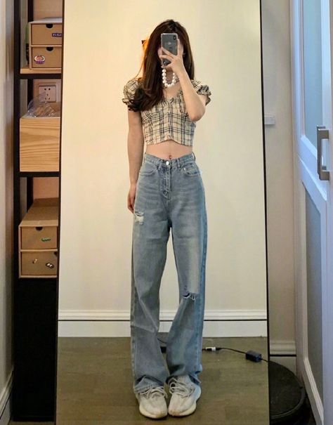 Crop Top Outfits Korean Style, Korean Date Outfit, Jeans Outfit Ideas, Fits Ideas, Outfit Korean Style, Kawaii Fashion Outfits, Korean Girl Fashion, 2022 Fashion, Crop Top Outfits