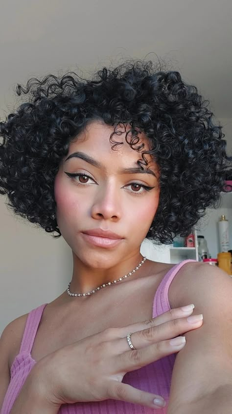 Short Curly Haircuts For Black Women, Curly Bob Natural Hair, Coily Bob, Short Curly Hair 3b 3c, Short Weave Hairstyles, 3b Hair, Curly Cut, Curly Hair Trends, Curly Hair Inspo