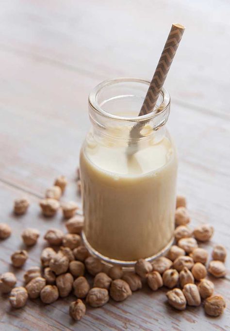 Pea Milk Recipe, Chickpeas Benefits, Vegan Curry Recipes, Make Almond Milk, Milk Benefits, Pitted Dates, Indian Diet, Plant Milk, Dry Chickpeas