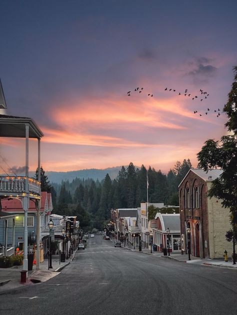 Nevada City Sunset - Inn Town Campground Rv Glamping, Grass Valley California, Nevada City California, Bookings Available, Glamping Tents, Mining Town, Tent Site, Victorian Buildings, Nevada City