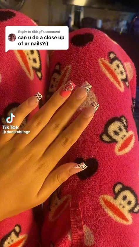 2000s Acrylic Nails Designs, 2000 Y2k Nails, Short Mcbling Nails, Trashy Y2k Nails Short, Mc Bling Nails, Short 2000s Nails, 2000 Inspired Nails, 2000s Nails Acrylic Y2k, Early 2000s Nail Designs