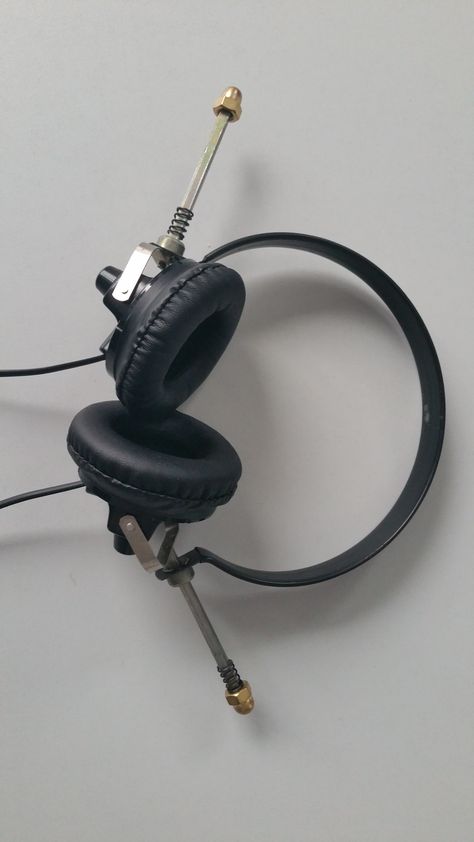 DIY headphones (add new Sony speakers to WWII-headphones using 3D-printed adapter) Sony Speakers, Diy Headphones, Headphone Accessories, Accessories Diy, 3d Printed, Headset, Headphones, Electronic Products, Quick Saves