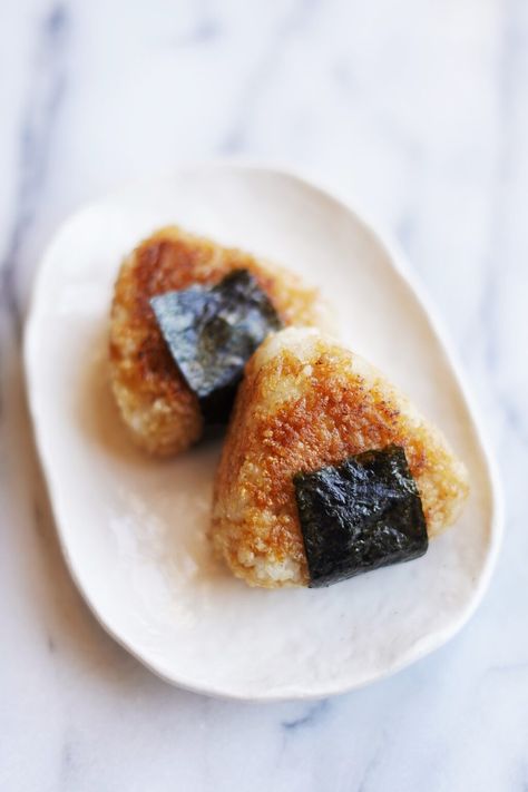 Yaki Onigiri (Grilled Rice Balls) - Couple Eats Food Crispy Onigiri Recipe, Grilled Onigiri, Yaki Onigiri Recipe, Grilled Rice Balls, Yaki Onigiri, Onigiri Recipe, Unagi Sauce, Grilled Rice, Teriyaki Glaze