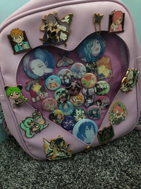 Scene Backpack, Backpack With Pins, Backpack Art, Ita Bags, Ace Sabo Luffy, Stylish School Bags, Aesthetic Backpack, Decorated Bags, Inside My Bag