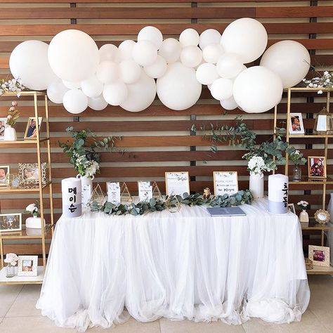 White 1st Birthday Party, White Birthday Decorations, White Grad Party, White Table Decorations, Cheap Party Decorations, White Party Decorations, Easy Backdrops, Communion Party, Baby Gender Reveal Party