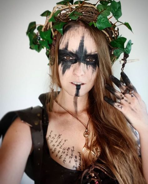 Makeup tutorial for this Viking look coming soon. It's super simple and you really only need aqua-based black makeup. 😁👍 Necklace and ring: @fiveforges  #larp #larping #cosplay #vikings #vikingmakeup #runes #pagan #pagansofinstagram #paganism #heathensofinstagram #heathens #tribalmakeup #fantasymakeup #makeuptutorial #warpaint #sfxmakeup #sfx #costumeideas #lagertha #ragnar #odin #thor #norse #nordic #shaman #druid #leathercraft #bohostyle #boho #bohomakeup Druid Makeup, Nordic Shaman, Viking Druid, Spx Makeup, Pagan Makeup, Burlesque Makeup, Viking Halloween Costume, Viking Makeup, Boho Makeup