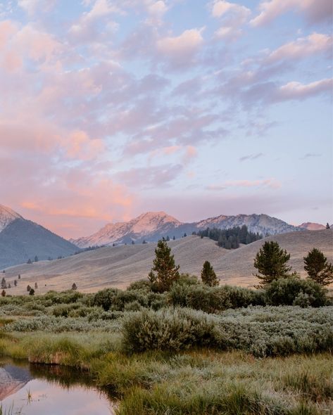 and they told us all Idaho had going for it was potatoes… Life In The Mountains, Montana Cabin Aesthetic, Aesthetic Mountain Pictures, Tetonia Idaho, Idaho Aesthetic, Appalachia Aesthetic, Mountain Life Aesthetic, Idaho Nature, Wyoming Aesthetic