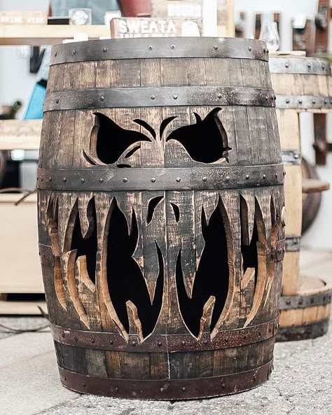 Jack-O-Barrel - Motor City Barrels Halloween Home Decor Indoor, Barrel Decor, Halloween Outside, Indoor Ideas, Halloween Wood Crafts, Diy Props, Halloween Scarecrow, Pirate Halloween, Scary Halloween Decorations