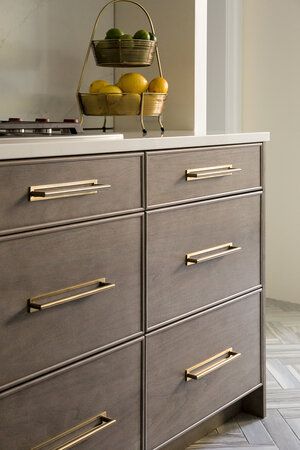 Cabinet style inspiration via Leandra Design . Kitchen Cabinet Door Styles, Cabinet Door Style, Cabinet Detailing, Cabinet Door Styles, Sleek Kitchen, Kitchen Cabinet Door, Cabinet Style, Classic Kitchen, Master Decor