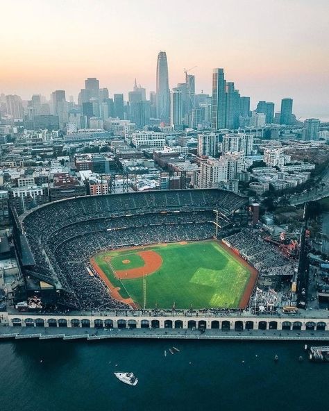 AT&T park San Francisco. Giants Wallpaper, San Francisco Road Trip, Sweet California, Mlb Stadiums, San Francisco Photos, Baseball Park, City Skylines, House Deco, The Golden Gate Bridge