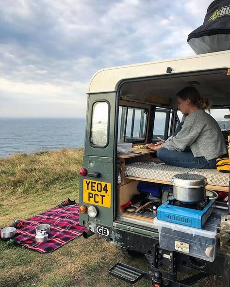 Defender Camper, Bus Life, Van Living, Travel Van, Best Cars, Gap Year, Camping Life, Vw Bus, Happy Campers