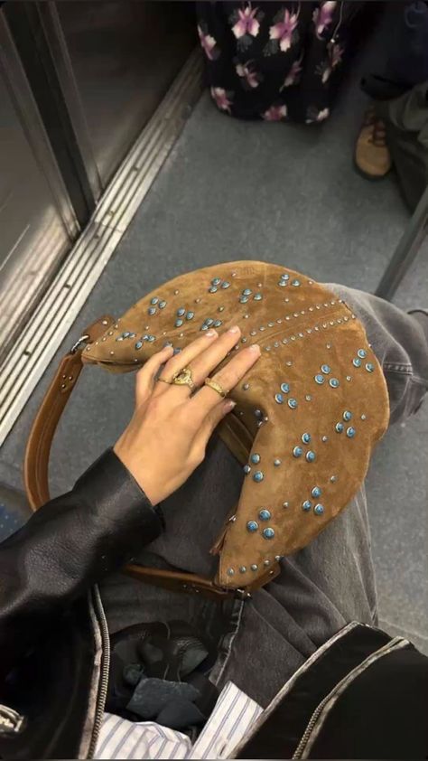 달력 디자인, Looks Pinterest, Suede Bag, Studded Bag, Fall 24, Pretty Bags, Turquoise Stones, Vintage Bag, Mode Inspo