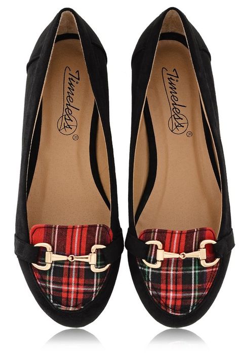 Timeless Scotch Plaid Flats.  The new rage!  So cute! Tartan Shoes, Tartan Fashion, Plaid Shoes, Plaid Flats, Scottish Fashion, Flat Pumps, Ballerina Shoes Flats, Ballerina Shoes, Leather Ballet Flats