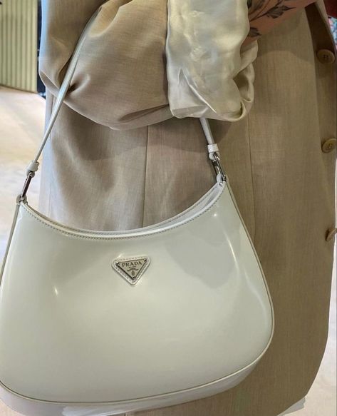 White Bag Outfit, Prada Cleo Bag, Cleo Bag, Prada Aesthetic, Prada Cleo, Dream Bag, Beautiful Costumes, Back Bag, Bags Aesthetic