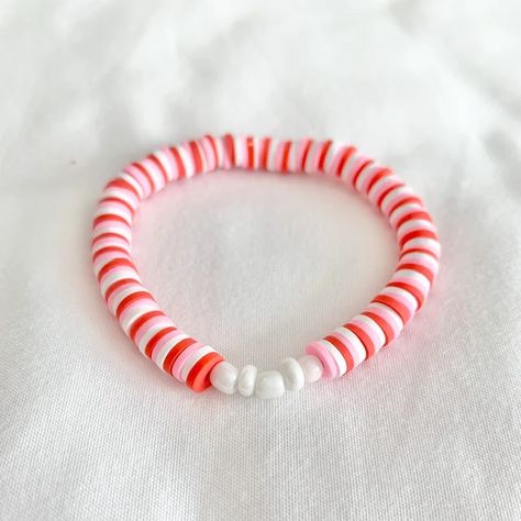 Clay Bead Bracelet Ideas White, Red Clay Bead Bracelet, Make Clay Beads, Beaded Braclets, Preppy Bracelets, Homemade Bracelets, Nail Bracelet, Clay Bead Bracelet, Bracelet Inspo