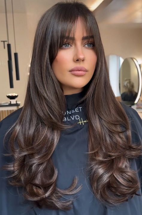 Hair With Bangs Brunette, Dark Brown Hair Ideas Fall, Chocolate Brown Dark Hair, Big Forehead Haircut Long Hair, Dark Natural Brown Hair, Dark Brown Hair Layers Curtain Bangs, Long Brown Hairstyles Ideas, Chocolate Hair Glaze, Brown Hilights On Black Hair Dark