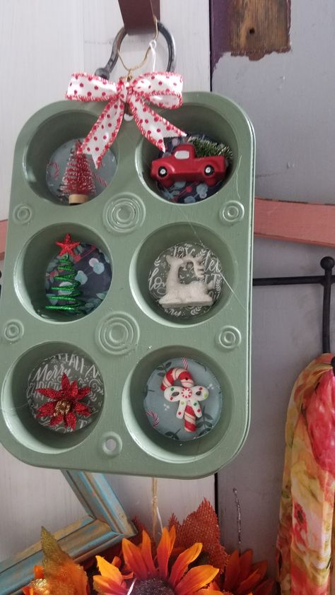 Cupcake Tin Christmas Craft, Muffin Tin Crafts Ideas, Muffin Tin Crafts, Utensil Crafts, Christmas Muffins, Bread Pans, Christmas Reef, Tin Ideas, Tin Crafts