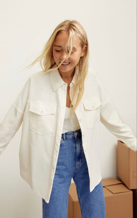 Stradivarius 2021- sobrecamisa pana Overshirt Women, Corduroy Overshirt, Oversize Outfit, Spring Summer Capsule Wardrobe, Beige Outfit, Casual Day Outfits, Usa Outfit, Fashion Attire, Todays Outfit