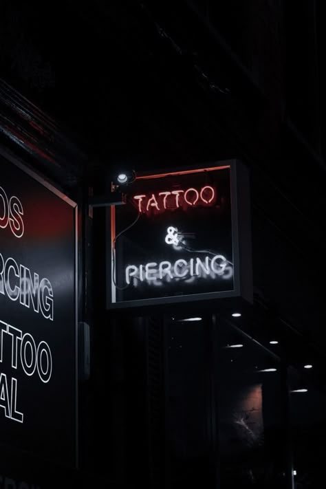 Piercing Shop Aesthetic, Piercer Job Aesthetic, Tattoo Studio Aesthetic, Tattoo Shop Aesthetic, Tracy Lorraine, Tattoo Date, Tattoo Vision Board, Gothic Diy, Kelli Berglund