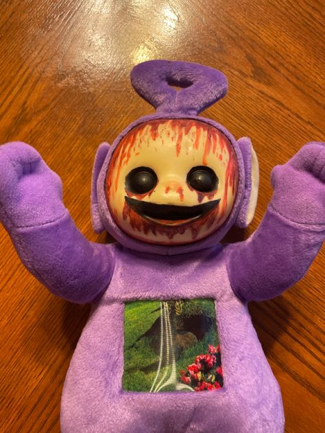 Cursed Teletubbies Images, Teletubbies Creepy, Teletubbies Terror, Cursed Teletubbies, Teletubbies Funny, Tinky Winky, Music Cover Photos, Halloween Yard Decorations, Halloween Yard