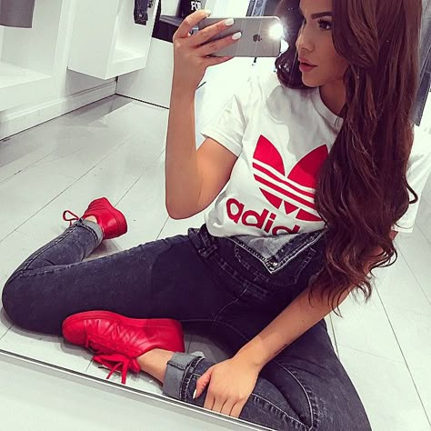 Adidas Shoes Outfit, Look Hip Hop, Looks Adidas, Look Adidas, Adidas Shoes Women, Adidas Fashion, Adidas Outfit, Girl Swag, Urban Wear