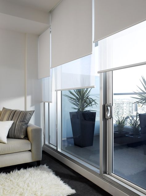 Modern Blinds Living Rooms, Blinds For Large Windows, Roller Blinds Living Room, Roller Blinds Bedroom, Modern Roller Blinds, Blinds For Windows Living Rooms, Cortinas Roller, Cortina Roller, Modern Blinds