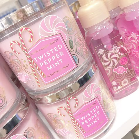 𝓙𝓸𝓪𝓷𝓷𝓮 👩🏼🎀 on Instagram: “Christmas has arrived at bath and body works 😍💗 #candycane #christmas #christmasiscoming #bathandbodyworks #bathandbodyworkscandles…” Twisted Peppermint, Candle Obsession, Bath & Body Works, Peppermint Scent, Bath N Body Works, Bath Body Works Candles, Pink Xmas, Bath And Body Works Perfume, Cute Candles