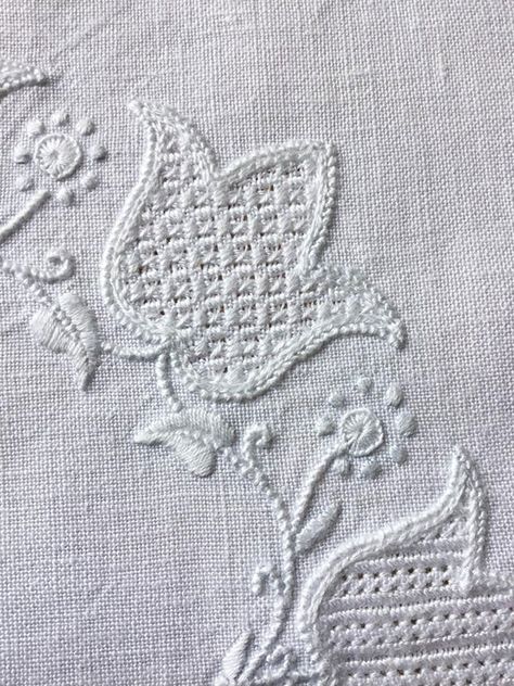 Schwalm Embroidery, Inspirational Embroidery, Embroidery Artists, Whitework Embroidery, Textile Techniques, Crazy Patchwork, Hand Embroidery Patterns Flowers, Embroidered Quilts, Hardanger Embroidery