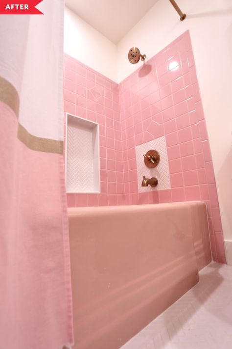 Vintage Pink Tile Bathroom, Pink Tile Bathroom Ideas, Pink Tile Bathroom, Pink Bathtub, Pink Bathroom Tiles, Colored Toilets, Retro Pink Bathroom, Pink Tub, Vintage Pink Bathroom