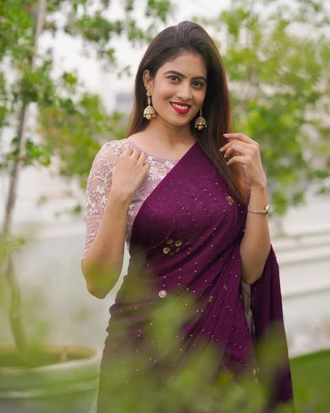 Wine Colour Combination Dress, Wine Colour Blouse Design For Saree, Wine Colour Saree Look, Wine Saree Blouse Combination, Wine Colour Combination, Blouse For Wine Colour Saree, Wine Colour Saree For Farewell, Red Combination Colour, Saree Blouse Combination