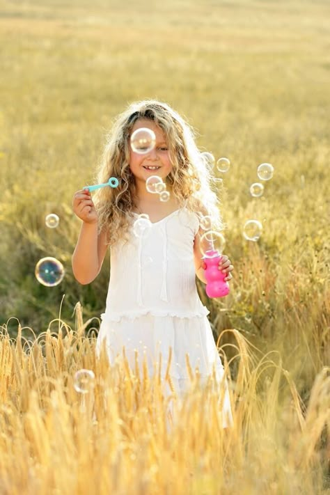 Children Poses, Children Photography Poses, How To Photograph, Fake Smile, Blowing Bubbles, School Photography, Boy Pictures, Birthday Photoshoot, Kids Pictures