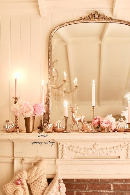 Bedroom Girly, Bedroom Romantic, Decorations Bedroom, French Country Christmas, French Country Bedrooms, Vintage Inspired Christmas, French Christmas, Romantic Christmas, Christmas Mantel